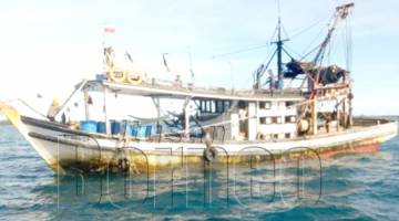 BOT nelayan yang ditahan Maritim Malaysia selepas didapati melanggar syarat sah lesen.