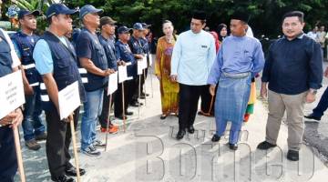 ANTARA KRT menyambut ketibaan Farid pada majlis itu.