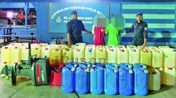 DUA suspek penyeludup yang membawa muatan 2,000 liter petrol dan disyaki dalam perjalanan ke negara jiran berjaya ditangkap menerusi Operasi Pensura Khas.