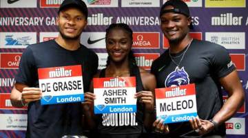 SEDIA BERAKSI: (Dari kiri) pelari pecut Kanada, Andre De Grasse, Dina Asher dan atlet Jamaica, Omar McLeod memberikan ‘pose’ semasa sidang media di London, Britain. — Gambar Reuters