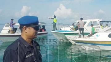 PPM Semporna dan TTS menjalankan pemeriksaan terhadap 52 bot pelancong dan lima bot nelayan menerusi operasi bersepadu yang dijalankan mereka pada Isnin.