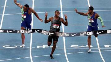 PANTAS: Coleman (tengah) mendahului peserta lain dalam acara akhir 100 meter lelaki di Kejohanan AS di Iowa. — Gambar AFP