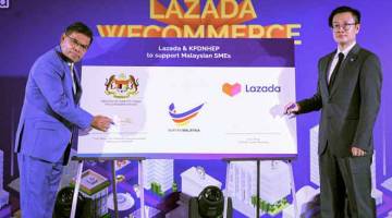 PELANCARAN: Saifuddin  (kiri) bersama Leo ketika melancarkan Lazada Wecommerce 2019 Satellite Tradeshow, di Kuala Lumpur, semalam. — Gambar Bernama