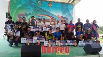 TAHNIAH: Rentap bersama pemenang pada LCC 2019 yang berlangsung di RTC Layar kelmarin.