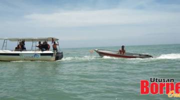 TUNDA: Bot mangsa ditunda oleh pasukan SAR selepas karam kira-kira 100 meter dari kawasan pantai.