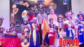 BERJAYA: PARA peserta yang memenangi Pertandingan Busana Cilik Sayangi Malaysiaku yang diadakan di Mydin Sejati Ujana.