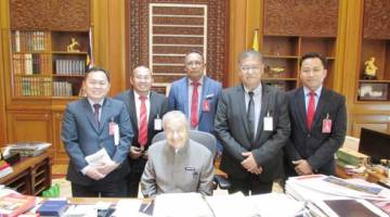 TEMUI TUN M: Tun Mahathir bersama rombongan KPP SESB.