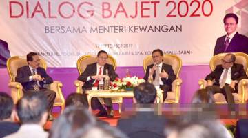 DIALOG: Shafie (dua kanan), Lim (dua kiri) bersama tetamu undangan semasa majlis Dialog Bajet 2020.