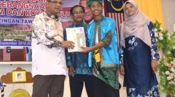 ANUGERAH: Muhama Ezwansyah Umar dinobatkan sebagai Tokoh Kokurikulum 2019.