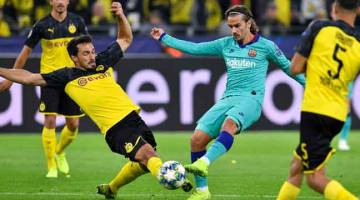 CEMERLANG: Aksi Hummels (kiri) ketika beraksi dalam Liga Juara-Juara menentang Barcelona pada 17 September lalu. — Gambar AFP