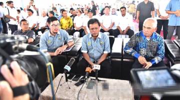 SIDANG MEDIA: Shafie ketika bercakap pada sidang media.