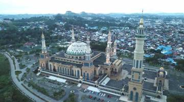 MERCU TANDA: Samarinda Islamic Center menjadi ikon kota Samarinda yang bersiap menjadi pemangkin ibu kota negara baharu di KALTIM tidak lama lagi.