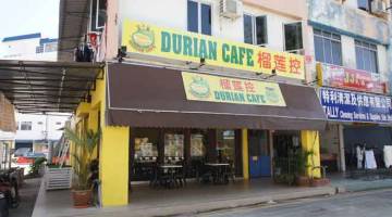 HANYA DI SINI: Durian Cafe yang terletak di Jalan Merbau, Miri.