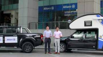 BANTU PELANGGAN: Ketua Pegawai Operasi Allianz General Insurance Company (Malaysia) Berhad Sean Wang (kiri) dan Ketua Tuntutan Allianz General Damian Williams (kanan) bersama kenderaan 4x4 dan karavan tuntutan. Sekiranya berlaku banjir, kenderaan 4x4 dan karavan tuntutan akan digerakkan ke lokasi-lokasi yang diperlukan.