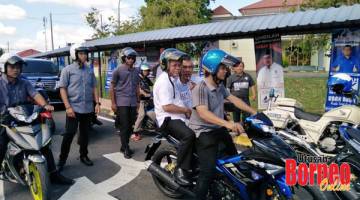 KONVOI: Shafie berkonvoi motosikal untuk meninjau beberapa PDM sekitar Bongawan.