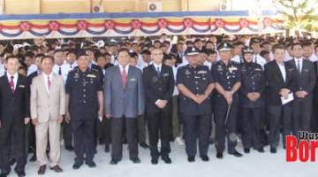 LANCAR: Zabidi mewakili Pesuruhjaya Polis Sabah melancarkan program Jom Ke Sekolah Peringkat Negeri Sabah yang diadakan di SMK Likas Kota Kinabalu.