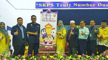LANCAR: ASP Mohd Sudirman (tiga kiri) melancarkan Kempen Jom Ke Sekolah SKPS 2020. Turut kelihatan Azrul Rizhan (dua kiri), Anita Syhamini dan Haji Yunus.