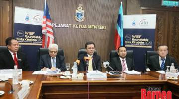 TENANG: Shafie ditemui media selepas menerima kunjungan hormat daripada delegasi penganjur World Islamic Economic Forum di pejabatnya, di Pusat Pentadbiran Negeri Sabah Kota Kinabalu.