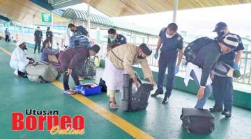 TIBA: Kumpulan tabligh yang selamat tiba di Jeti Terminal Feri Tawau.