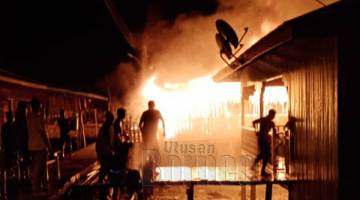 TERBAKAR: Sebuah rumah yang musnah dalam kebakaran di Kampung Batu Putih Sandakan.