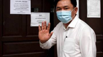DIDAKWA: Yong, yang didakwa merogol pembantu rumah warga Indonesia, hadir di Mahkamah Sesyen, Ipoh semalam. Mahkamah menetapkan tiga hari bermula 19 Oktober depan untuk perbicaraan kes itu. — Gambar Bernama