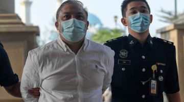 NAFI: Seorang lelaki berpangkat Datuk dihadapkan ke Mahkamah Sesyen di Kuala Lumpur semalam atas 16 pertuduhan melupuskan, memindahkan dan menerima wang yang merupakan hasil daripada aktiviti haram berjumlah lebih RM8 juta. — Gambar Bernama