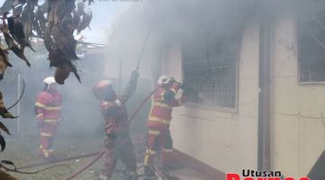 PADAM: Pasukan bomba melakukan operasi pemadaman di lokasi kejadian.