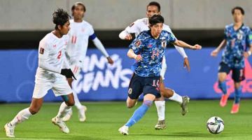 TUMPUAN: Sebahagian daripada babak-babak aksi perlawanan kelayakan Piala Dunia Asia Kumpulan F di antara Jepun dan Myanmar di Fukuda Denshi arena di Chiba, Jepun. — Gambar AFP