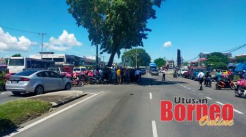 LOKASI KEJADIAN: Polis Trafik mengawal lalu lintas di lokasi kejadian. 