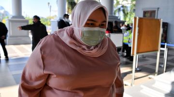 Pengasas Rumah Bonda, Siti Bainun Ahd Razali hadir bagi sebutan kes di Mahkamah Sesyen hari ini. -Gambar Bernama