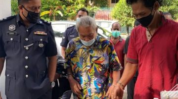Warga emas Shaari Hasan, 60, mengaku tidak bersalah di Mahkamah Sesyen Kuala Kubu Bharu hari ini atas tuduhan melakukan persetubuhan luar tabii dengan seekor kambing betina Julai lalu. -Gambar Bernama