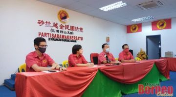 Wong (dua kanan) pada sidang media di Pejabat PSB Bawang Assan. Turut kelihatan (dari kiri) Dr Low, Hie Ping dan Ting.