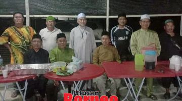 MESRA: Japlin beramah mesra dengan penduduk Kampung Rosok, Kota Belud semalam.