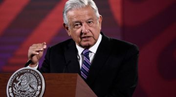 Lopez Obrador pada Khamis berkata bercadang mengemukakan rang undang-undang kepada Kongres bagi merombak sistem pilihan raya negara itu. — Gambar AFP