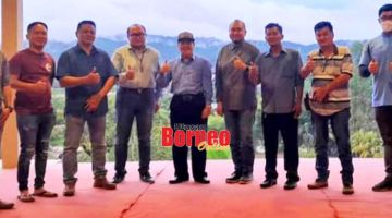 KUNJUNGAN HORMAT: Lawrence (tengah) menerima kunjungan daripada Ketua-Ketua Komuniti Cina Parlimen Keningau.