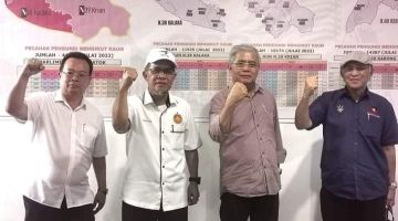 Calon GPS Parlimen Saratok Giendam (dari kiri), Mohd Duri, Friday dan Mohd Chee bekerjasama memastikan kerusi Parlimen Saratok menjadi milik GPS.