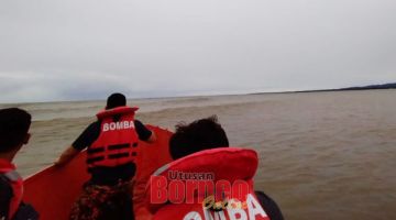 OPERASI: Pasukan bomba menjalankan operasi SAR di kawasan sekitar sungai berkenaan.