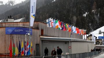 Forum tahunan WEF ke-53 yang berlangsung dari 16-20 Jan itu menghimpunkan seramai 2,700 pemimpin mewakili 130 negara, termasuk 52 ketua negara di bandar peranginan Davos ini, di Pergunungan Alps. 