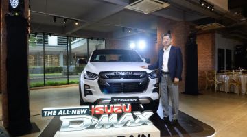 MANTAP: Shunsuke bersama Isuzu D-Max X-Terrain.