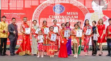 MISS CHEONGSAM: Para peserta Miss Cheongsam MTPN Sabah 2023 merakamkan kenangan bergambar bersama pihak penganjur dan tetamu jemputan.
