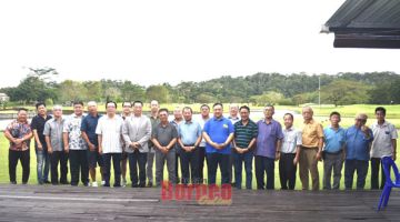 PERJUMPAAN: Joachim (lapan kiri) ketika mengadakan perjumpaan dengan NGO masyarakat Cina Sandakan.