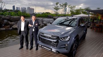 MANTAP: Okazoe dan Sogo bersama Isuzu D-Max yang telah diberikan beberapa kemaskini bagi tahun 2023.