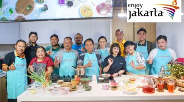 BELAJAR: Rombongan Familiarization Trip berpeluang mempelajari masakan dan minuman suku Betawi dengan Chef terkenal di Jakarta.