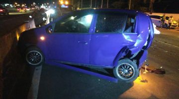 ROSAK: Salah sebuah kenderaan rosak akibat kemalangan.