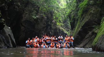 JERAM BERUNGUT: Keindahan alam semula jadi di Jeram Berungut yang sempat dirakamkan peserta Kembara Media. Foto oleh Jabatan Penerangan Malaysia