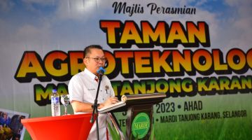 Foong Hin berucap pada majlis perasmian TATMTK di Tannjong Karang, Selangor baru-baru ini.