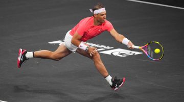 Nadal beraksi dalam acara The Netflix Slam di Michelob ULTRA Arena awal bulan lalu di Las Vegas, Nevada. — Gambar AFP