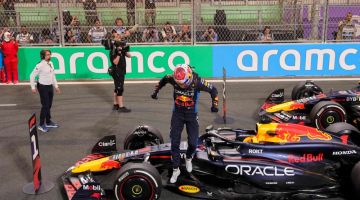 Verstappen keluar dari keretanya selepas tamat perlumbaan Formula 1 Grand Prix Arab Saudi di Litar Corniche Jeddah, 9 Mac lalu. — Gambar AFP