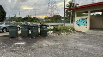 SELESAI: Tong sampah yang sebelum ini diletakkan di tepi jalan kini sudah dimasukkan dalam rumah sampah.