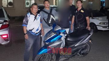 PADAH: Suspek dan motosikal berkenaan dibawa ke IPD Tawau untuk siasatan lanjut.